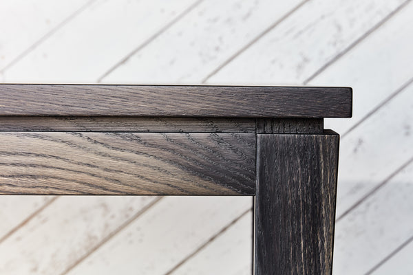 reveal detail on dining table