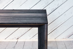 modern dinging table with design details